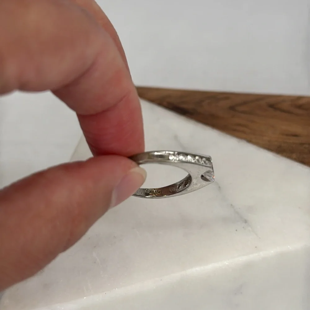 Vintage Silver Ring with Clear Gem lot D1